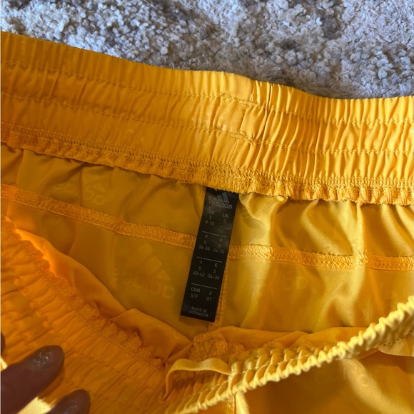 Adidas runny shorts - Picture 2 of 4